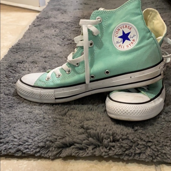 Converse Shoes - Mint converse hightops. Very gently used.